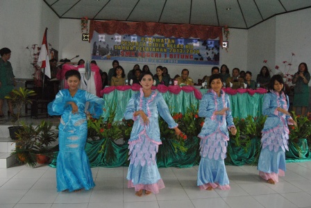 304 Siswa Di Wisuda